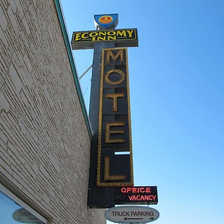 Economy Inn Ontario Exterior photo